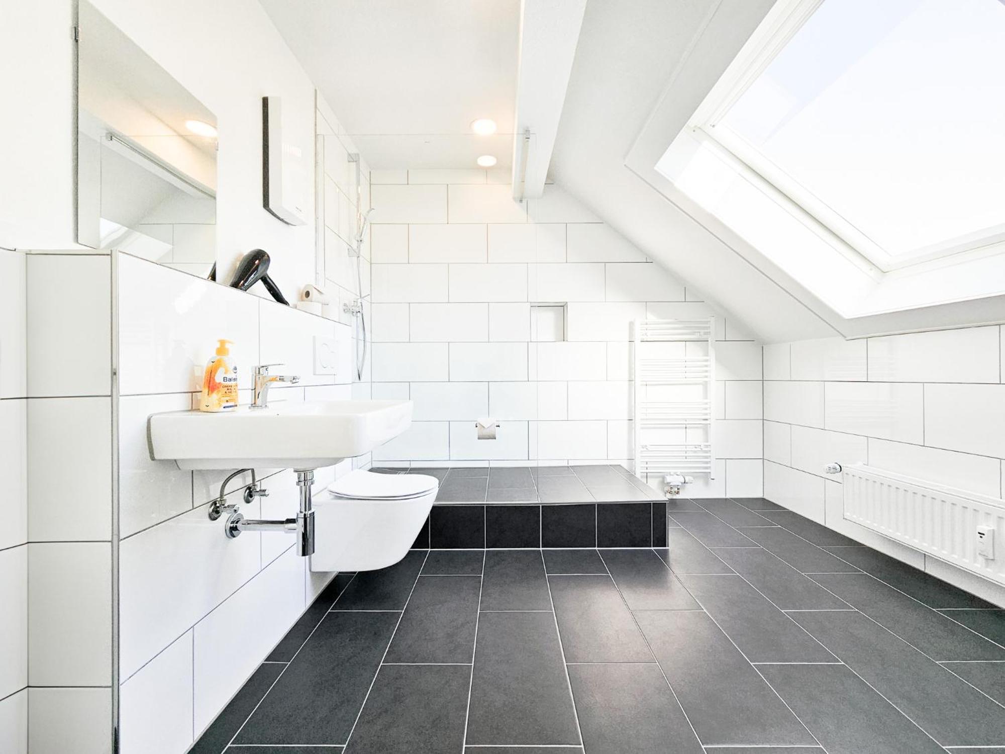 Raj Living - City Center Apartments With 5 Rooms - 10 Min Messe Dus Düsseldorf Exteriör bild