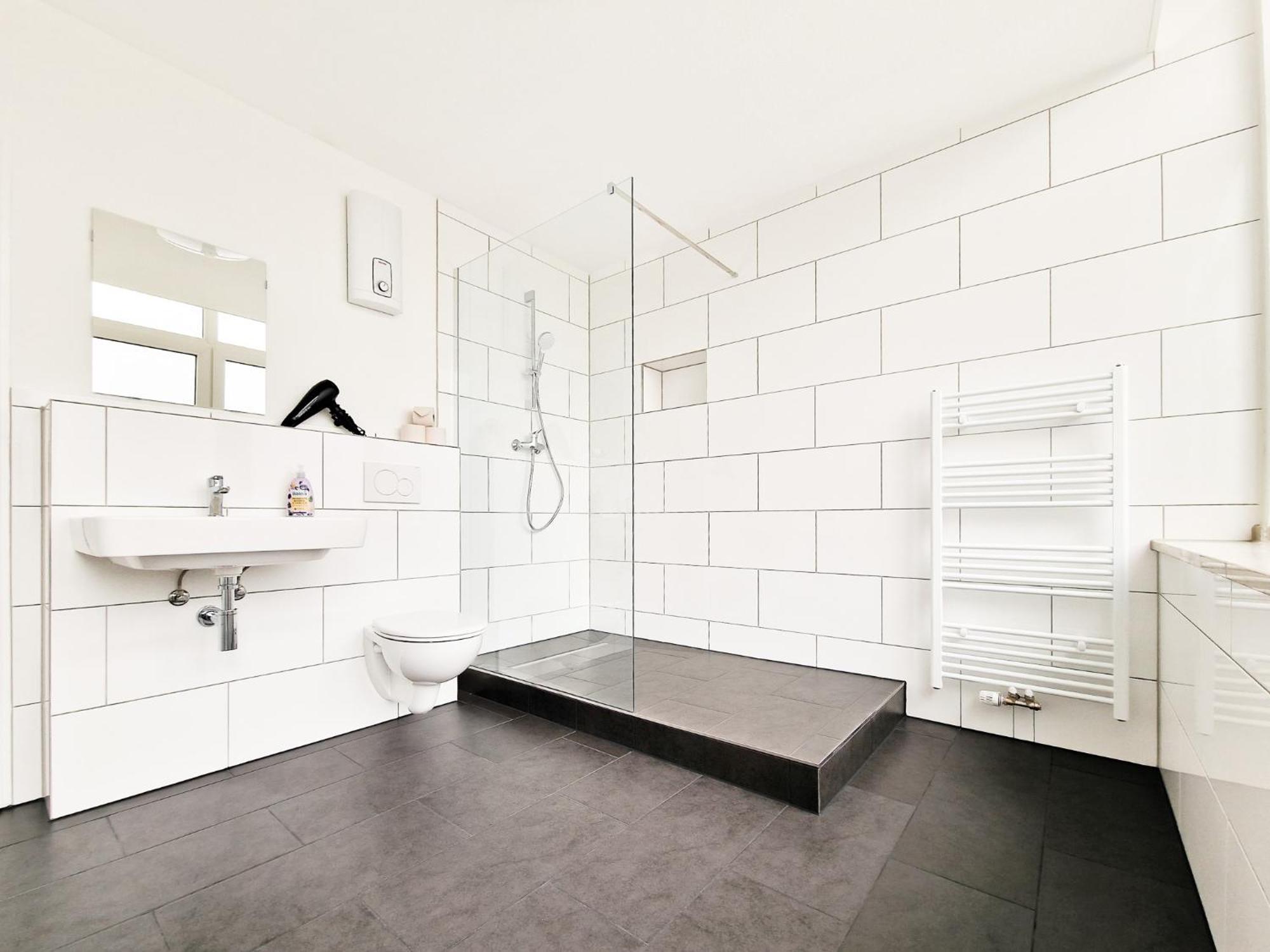 Raj Living - City Center Apartments With 5 Rooms - 10 Min Messe Dus Düsseldorf Exteriör bild